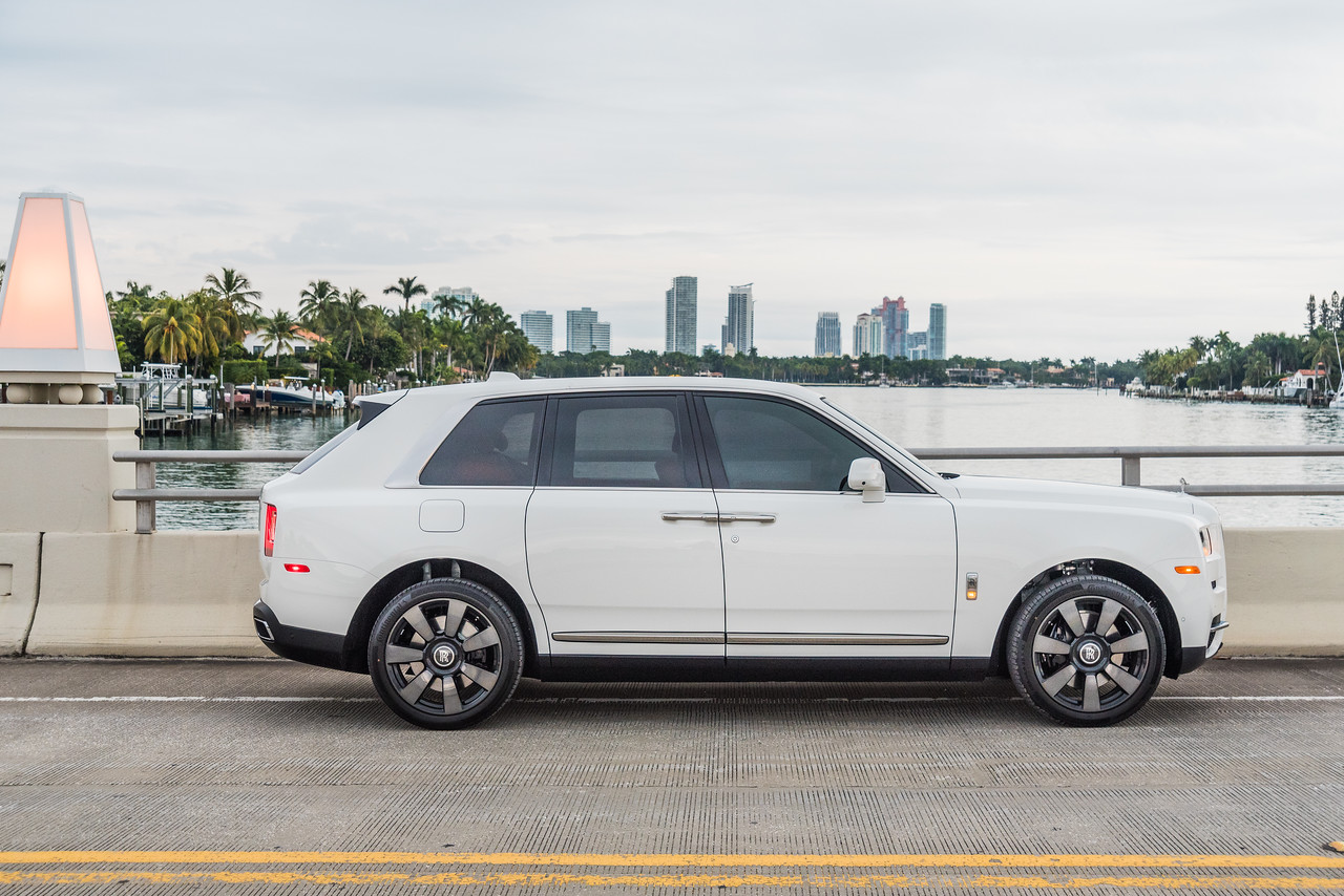 Representative white luxury SUV for Los Angeles rental planning