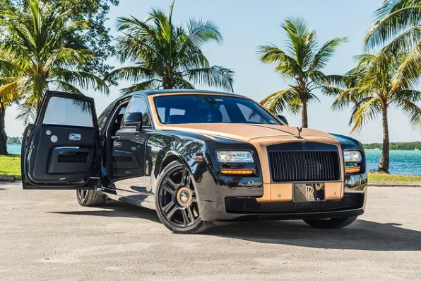 Representative Rolls-Royce Ghost-style sedan for Los Angeles rental planning